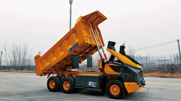 The-unmanned-XDR80TE-AT-electric-mining-truck-XCMG-standing-11-000